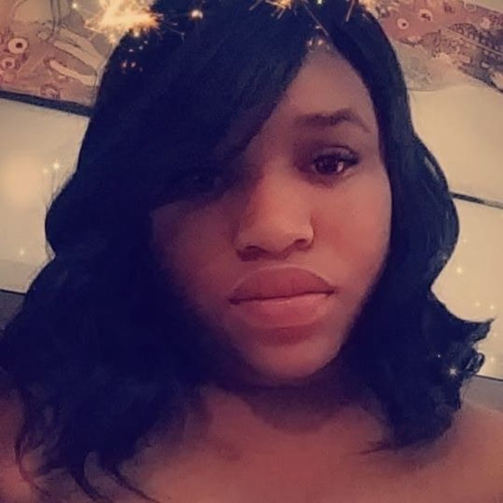 Meet your Posher, Latisha